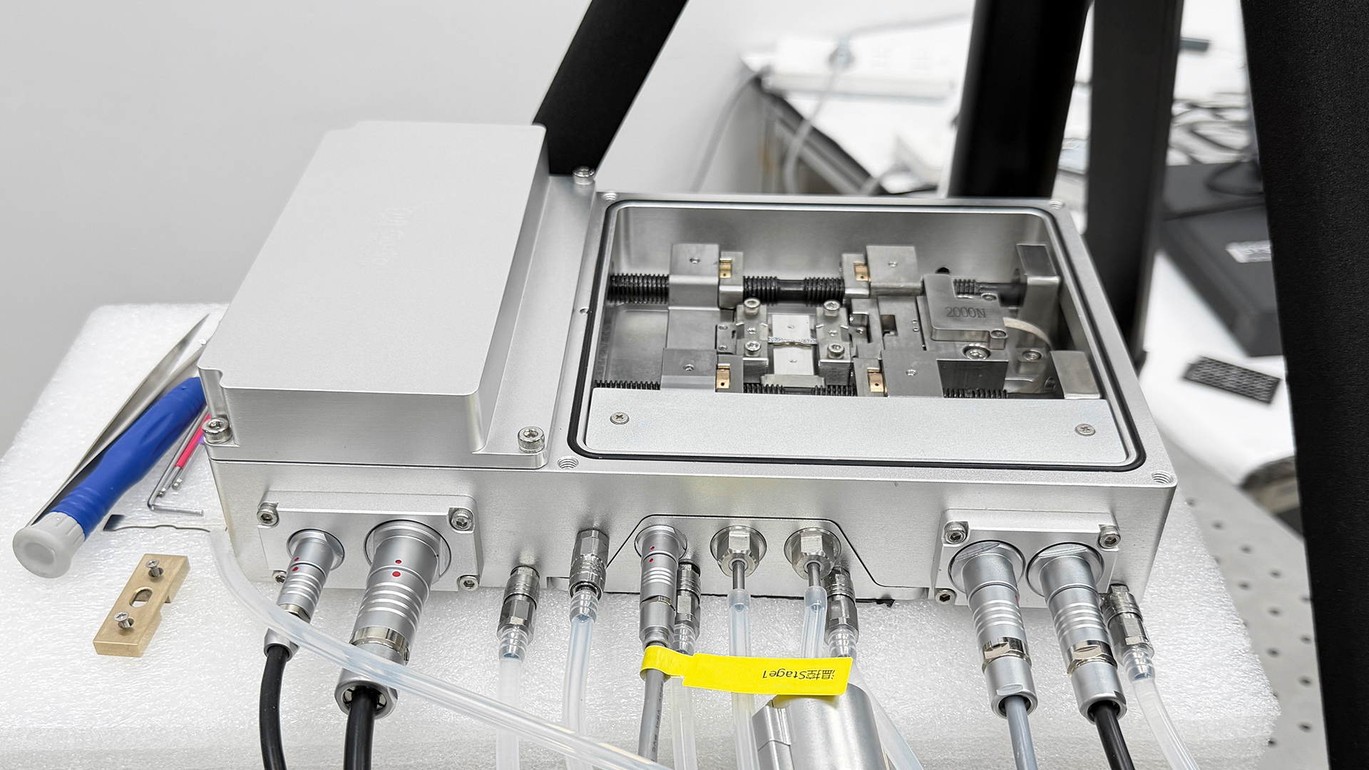 果果仪器为哈尔滨工业大学交付原位力学高低温测试装置