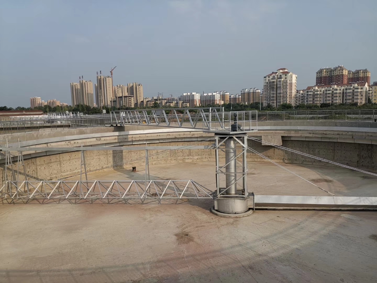 初沉池吸泥機(jī)技術(shù)描述