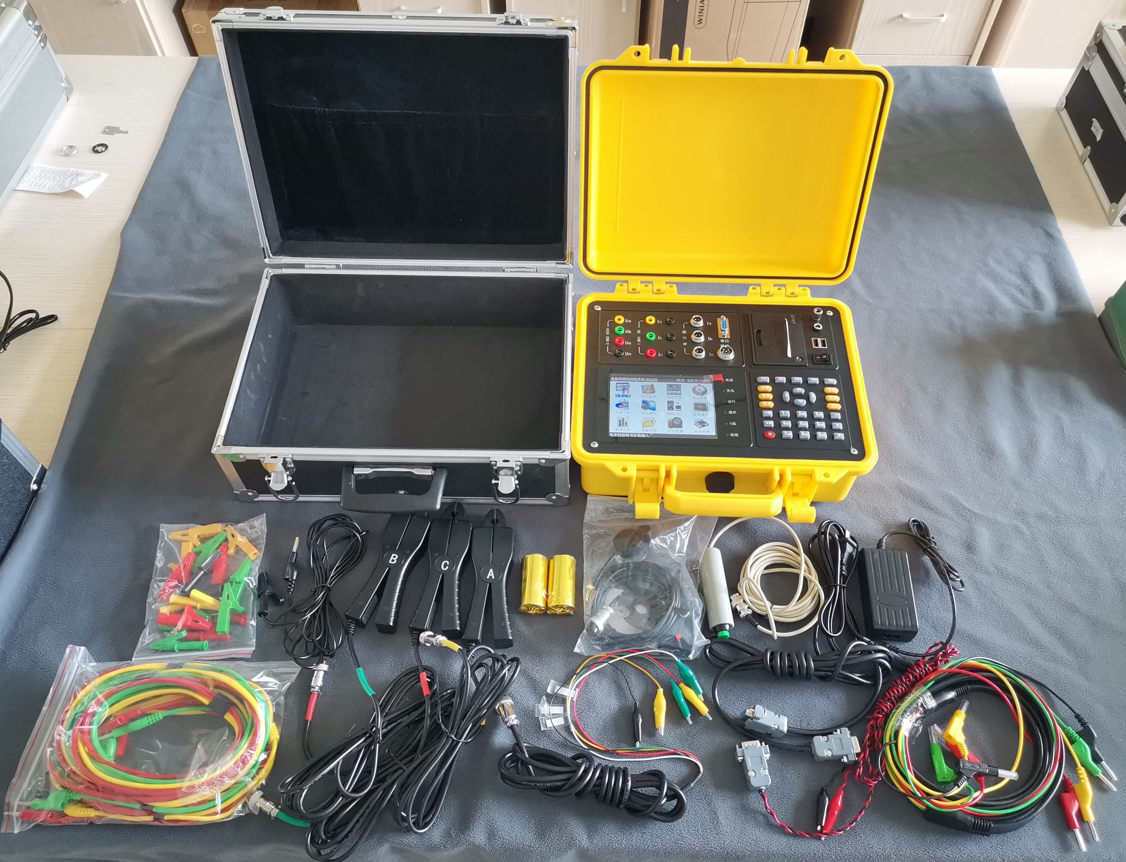 a225dffbdd1fffb2274ca1bee4db2d40.png LYDJ-4500三相多功能電能表現場校驗儀